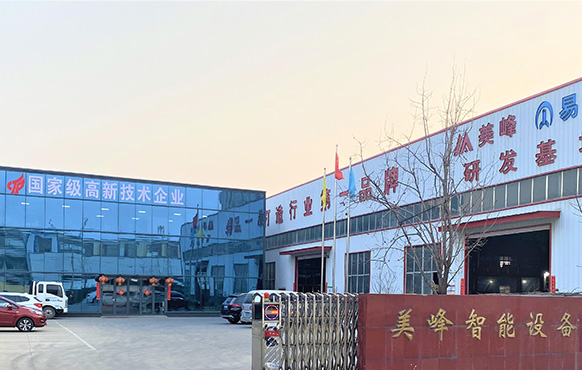 阿不來提·阿不都熱西提副主席，時任國家質(zhì)檢總局局長王勇、婁勤儉副部長與參賽選手合影留念